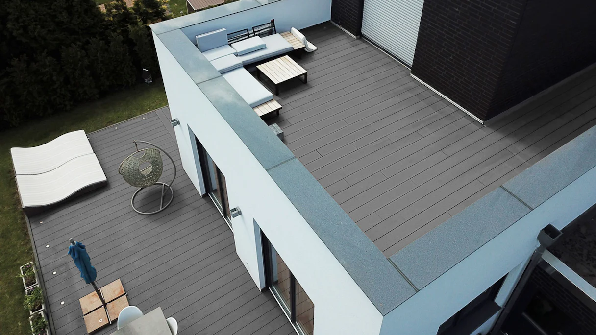 Komplett-Set TitanWood 5m Hohlkammerdiele Rillenstruktur Hellgrau 67m² inkl. Alu-UK