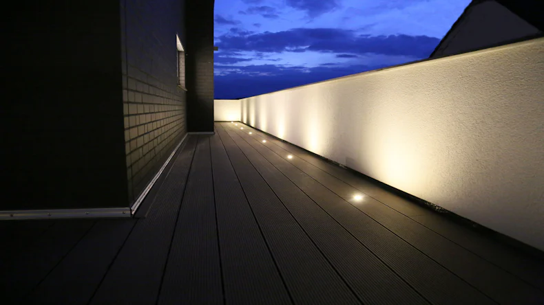 TitanWood Kit complet - 3m lame massive rainurée structure gris clair 21m² compris UK alu