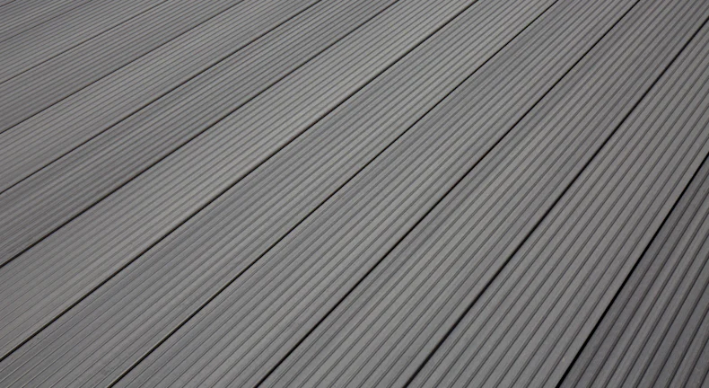 TitanWood Kit complet - 5m lame creuse rainurée structure gris clair 51m² compris UK alu