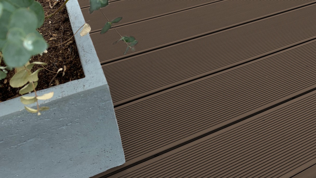 Complete set TitanWood 4m solid plank grooved structure dark brown 16.4m² incl. Alu-UK