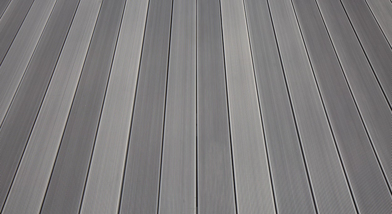 TitanWood Kit complet - 3m lame massive rainurée structure gris clair 15,8m² compris UK alu