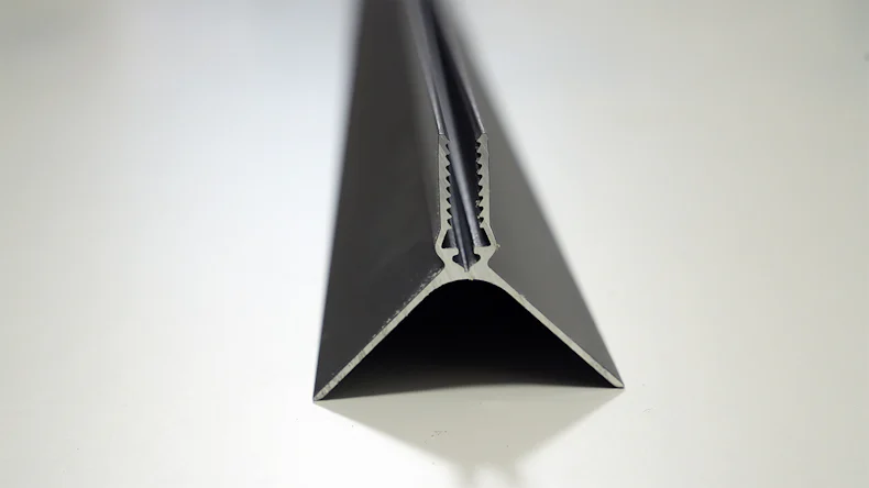 planeo Fassado - Profilo terminale d'angolo interno in alluminio nero 2,90m