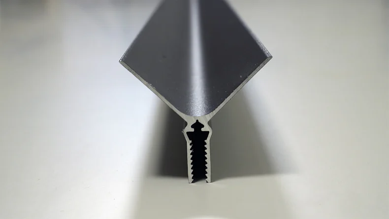 planeo Fassado - Profilo terminale d'angolo interno in alluminio nero 2,90m