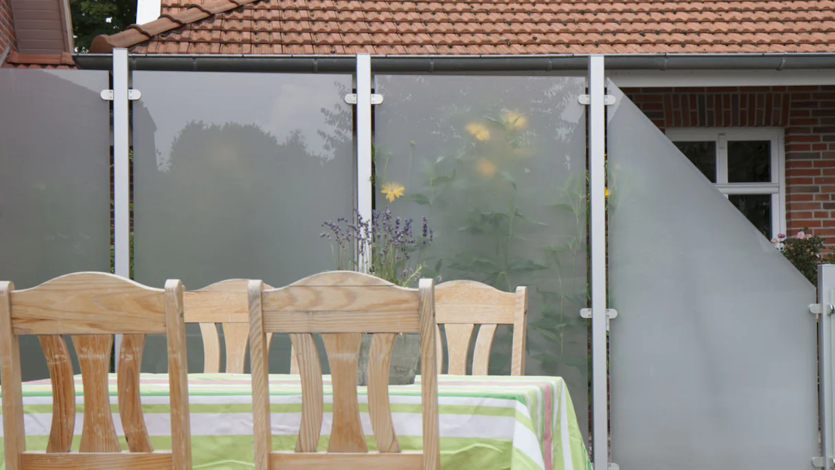 planeo Gardence Flair - Glas-Sichtschutz Schräg rechts Satiniert 90 x 180 cm