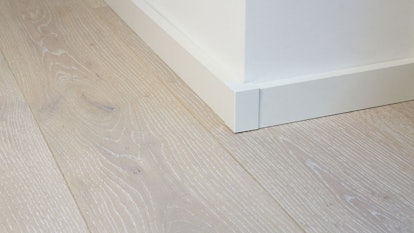 Außenecken selbstklebend für Fußleiste F100201M Modern Weiß 18 x 50 mm -  2St. (9062272001) - Sockelleisten