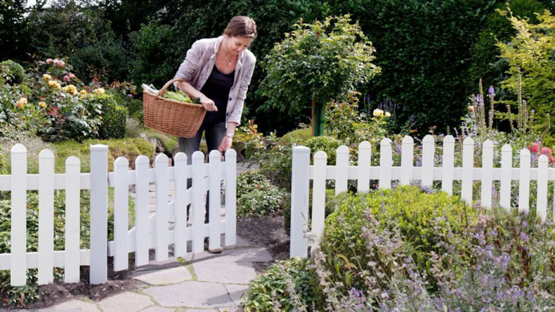 planeo Basic - Vorgartenzaun 180 x 63 / 74 cm - Oberbogen Weiss