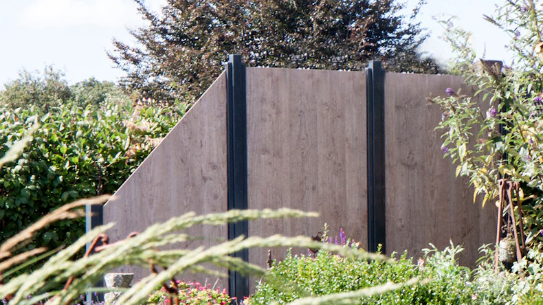 planeo Gardence Resistant - Recinzione in laminato HPL verticale in ottica legno