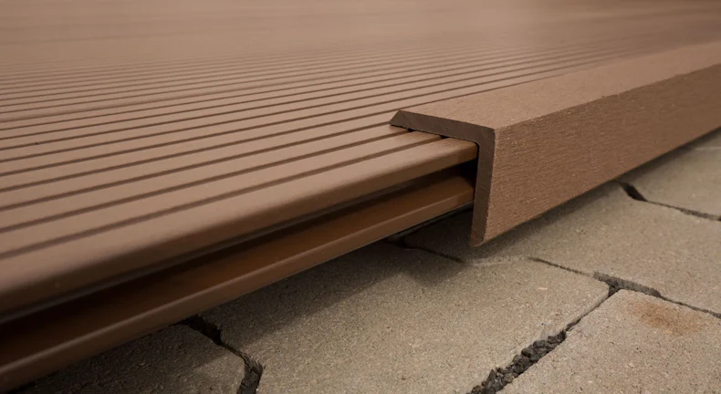 planeo WPC-Winkelleiste dunkelbraun für Terrassendielen - 2.2m