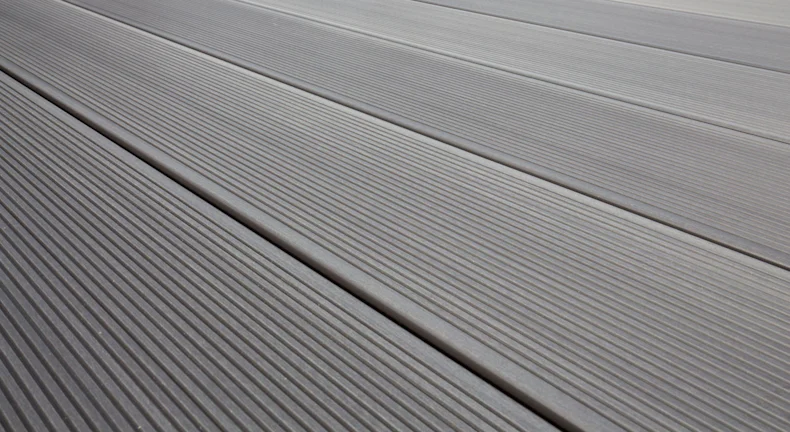 Komplett-Set TitanWood 3m Massivdiele Rillenstruktur Hellgrau 6.6m² inkl. Alu-UK