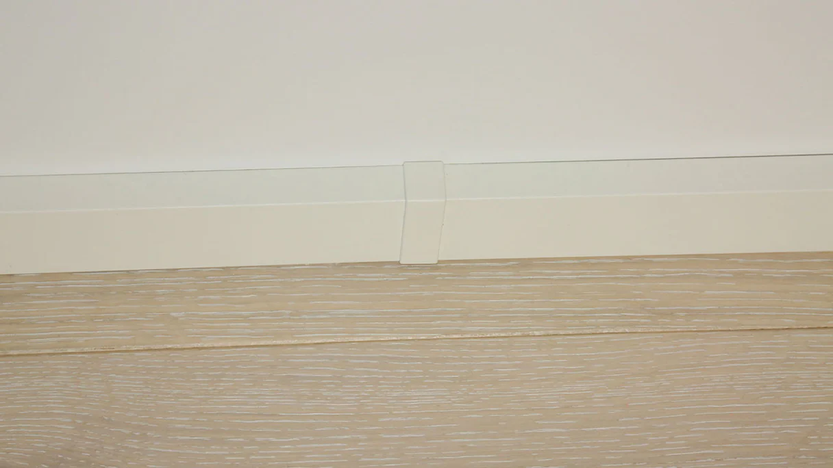 Verbindungsstück selbstklebend für Fußleiste F100201M Modern Weiß 18 x 50 mm - 2St. (9062282001)