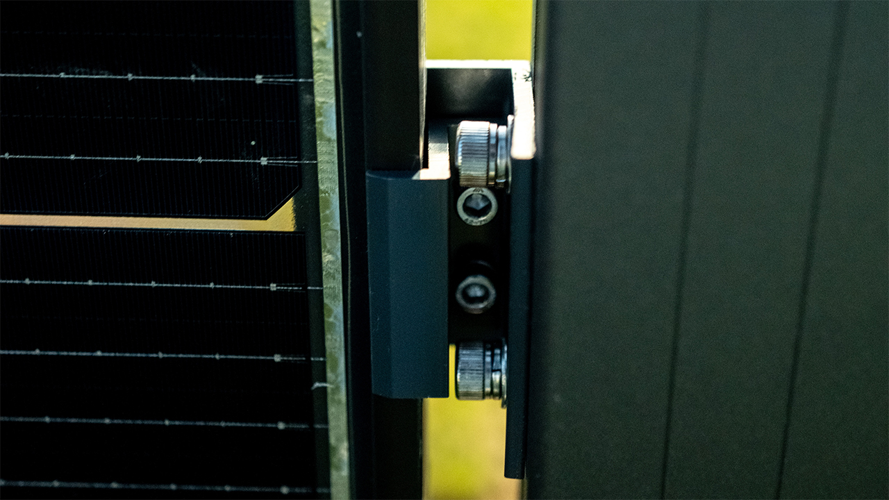 planeo Solarzaun Komplett Set Hochformat 2061 mm Höhe x 2554 mm Breite Anthrazitgrau zum Einbetonieren