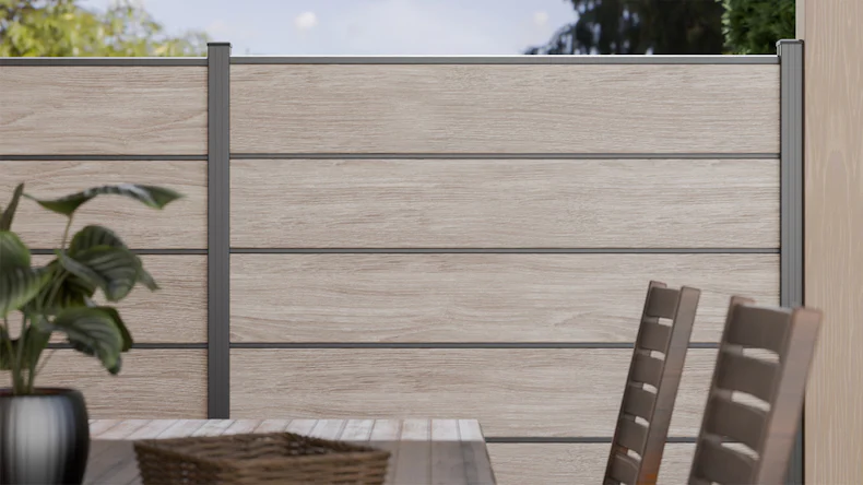 planeo Gardence Simply Premium - recinzione a innesto in PVC Sheffield Oak light con lesene in antracite 180 x 180 cm