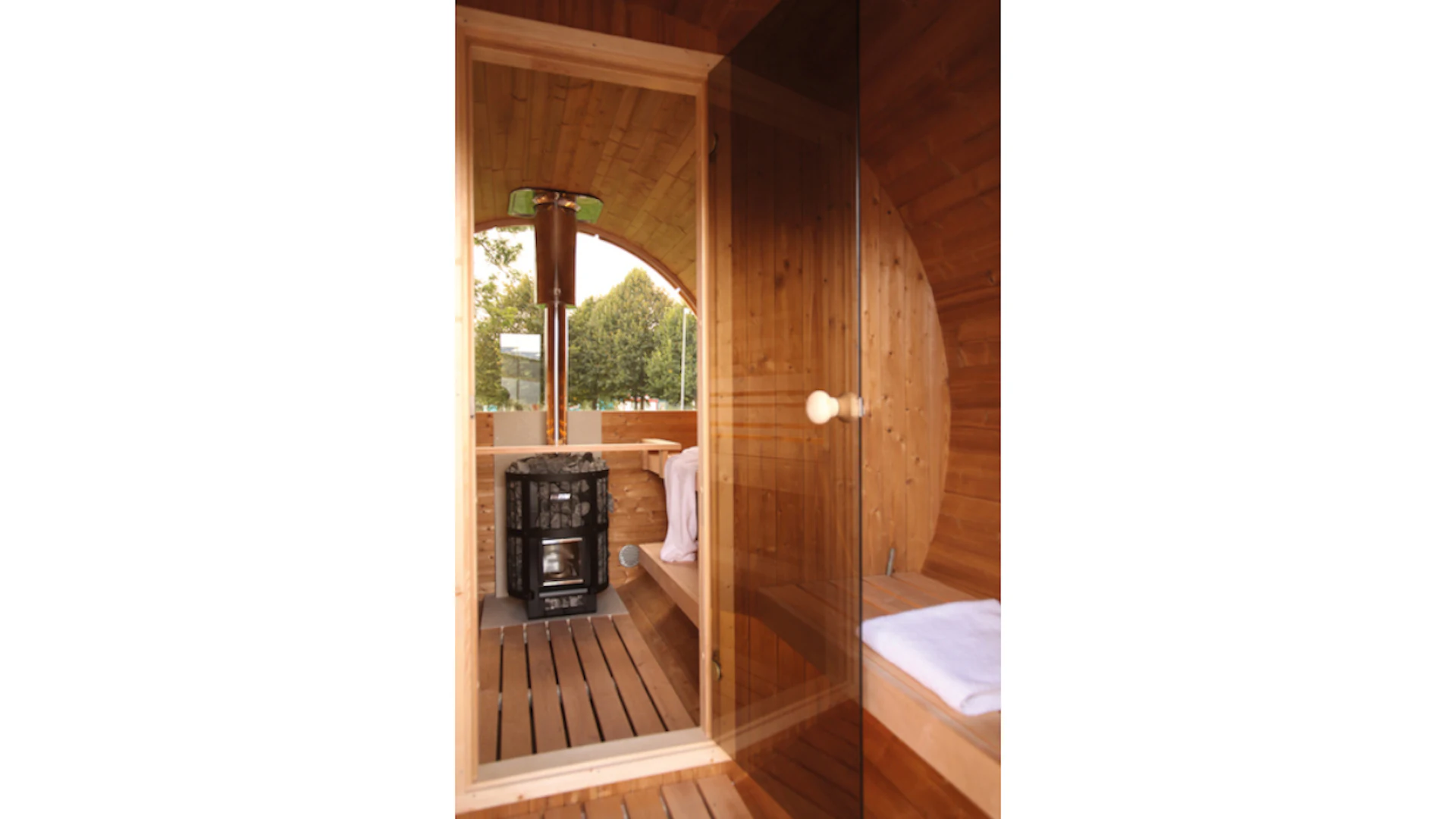Verre semi-circulaire pour la paroi arrière du sauna barrel de luxe